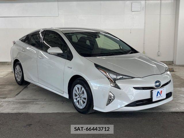 Toyota PRIUS 2017-12 7562661-14