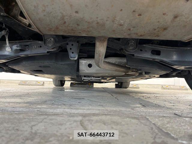 Toyota PRIUS 2017-12 7562661-17