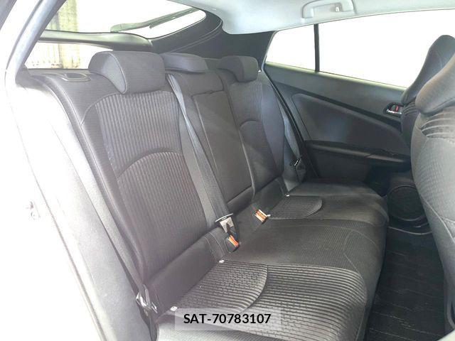 Toyota PRIUS 2018-12 7562658-9