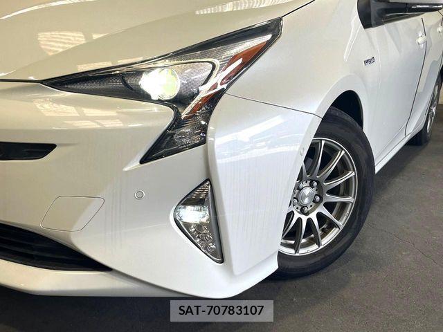 Toyota PRIUS 2018-12 7562658-13