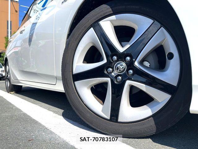 Toyota PRIUS 2018-12 7562658-14