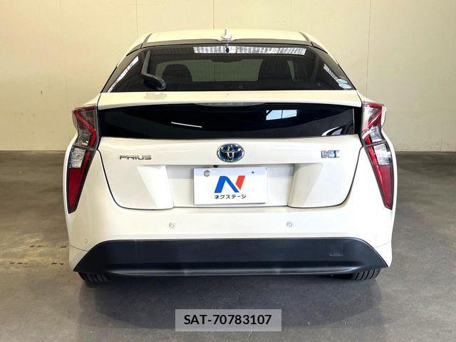 Toyota PRIUS 2018-12 7562658-16