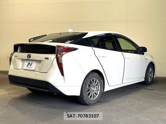 Toyota PRIUS 2018-12 7562658-18