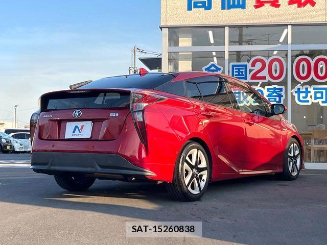 Toyota PRIUS 2017-03 7562664-16