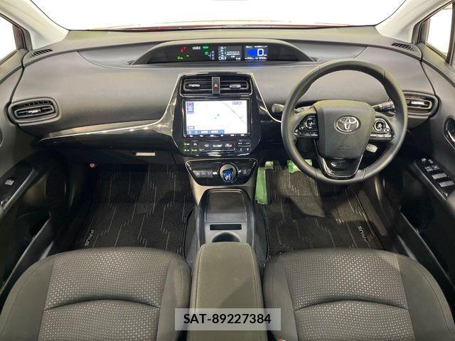 Toyota PRIUS 2019-04 7562662-1