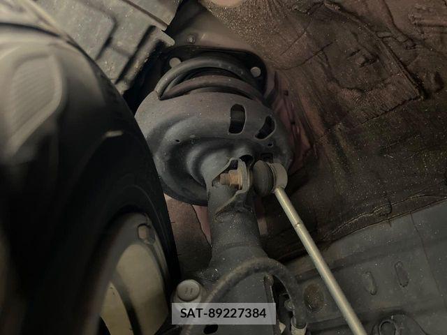 Toyota PRIUS 2019-04 7562662-19
