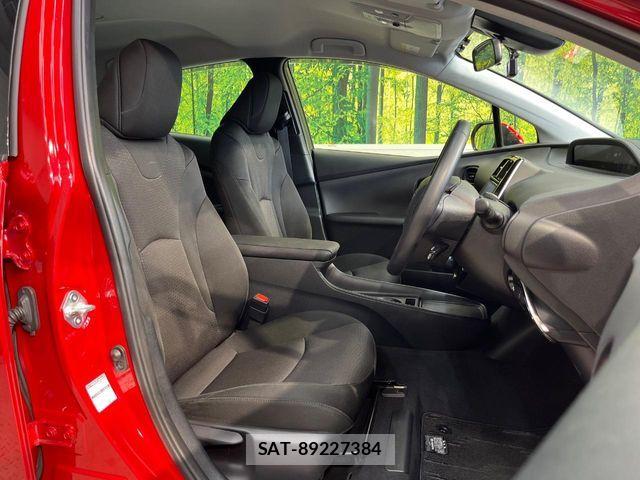 Toyota PRIUS 2019-04 7562662-7
