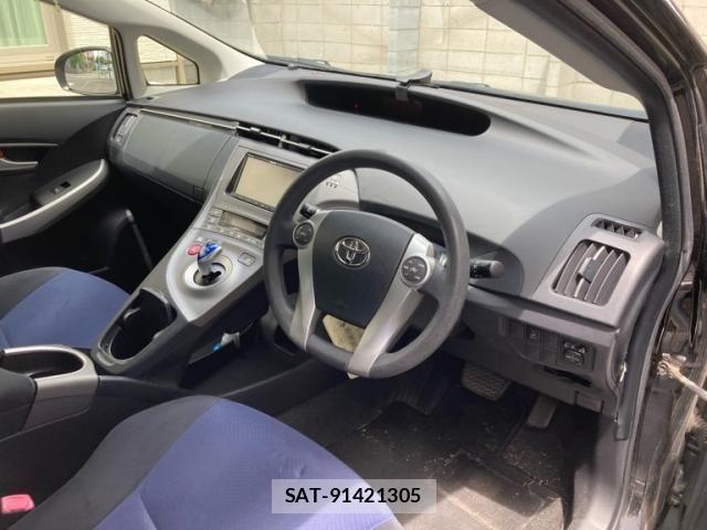 Toyota PRIUS 2013-08 7562670-11