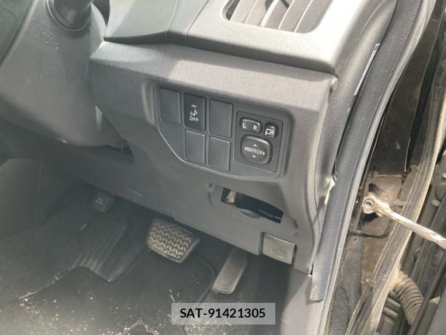 Toyota PRIUS 2013-08 7562670-12