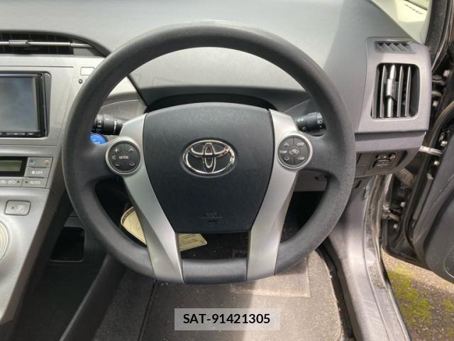 Toyota PRIUS 2013-08 7562670-13