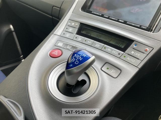 Toyota PRIUS 2013-08 7562670-16