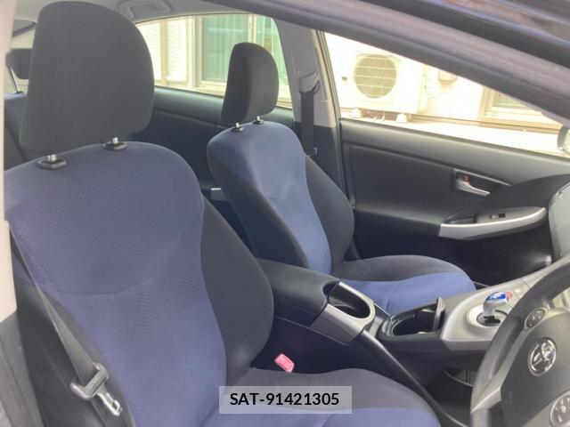 Toyota PRIUS 2013-08 7562670-17