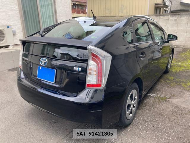 Toyota PRIUS 2013-08 7562670-2