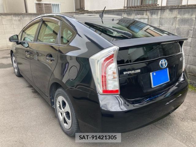 Toyota PRIUS 2013-08 7562670-3