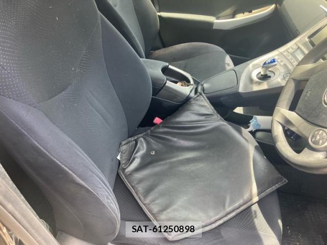 Toyota PRIUS 2012-12 7562671-17