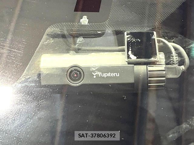 Toyota PRIUS 2019-02 7562657-6