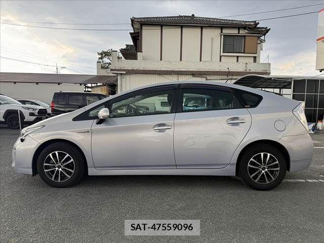 Toyota PRIUS 2015-09 7562669-10