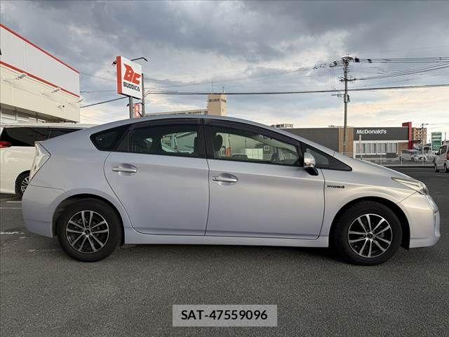 Toyota PRIUS 2015-09 7562669-11