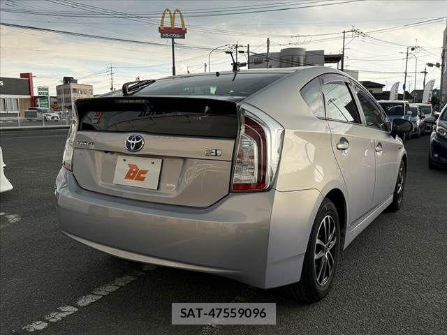 Toyota PRIUS 2015-09 7562669-12