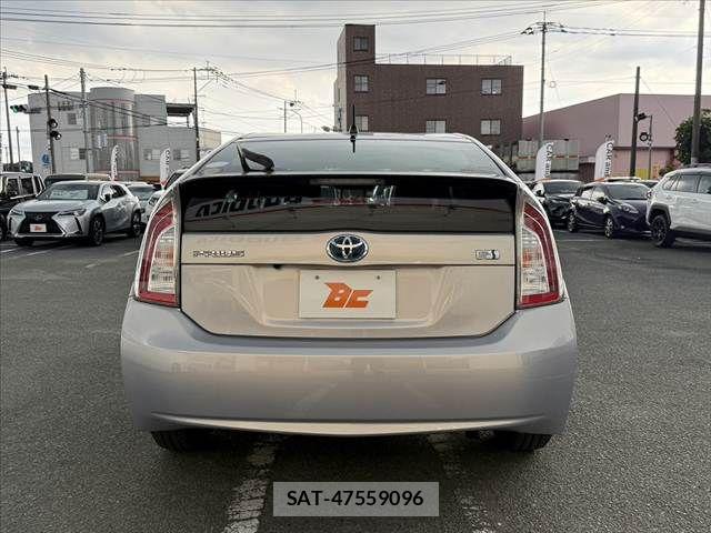 Toyota PRIUS 2015-09 7562669-13