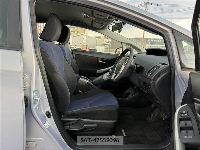 Toyota PRIUS 2015-09 7562669-15