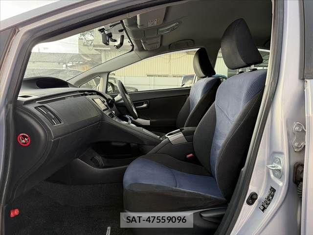 Toyota PRIUS 2015-09 7562669-16