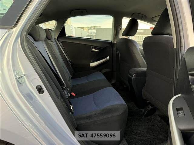 Toyota PRIUS 2015-09 7562669-17