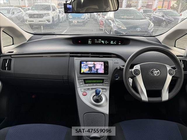 Toyota PRIUS 2015-09 7562669-1