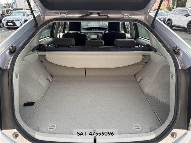 Toyota PRIUS 2015-09 7562669-19