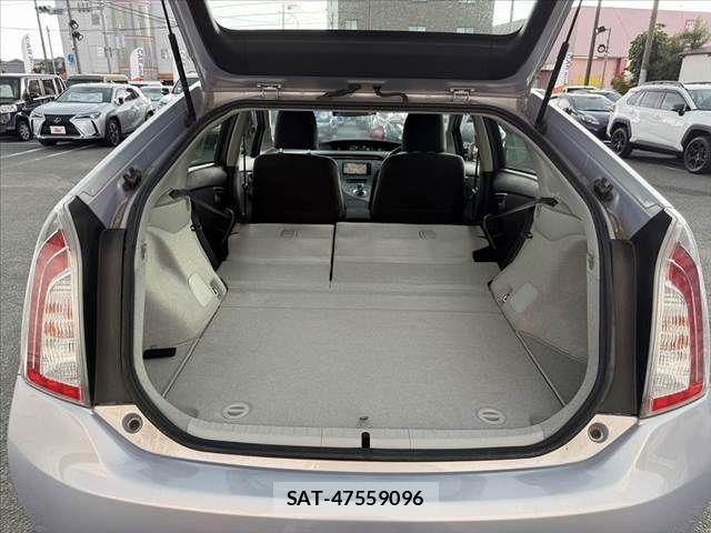 Toyota PRIUS 2015-09 7562669-20