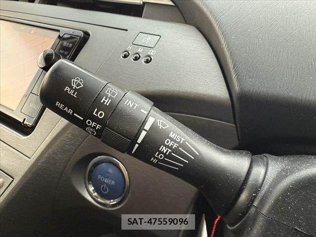 Toyota PRIUS 2015-09 7562669-21