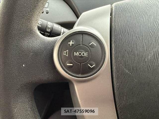 Toyota PRIUS 2015-09 7562669-24
