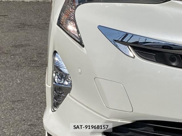 Toyota PRIUS 2017-08 7562655-9