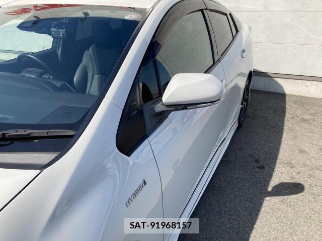 Toyota PRIUS 2017-08 7562655-12