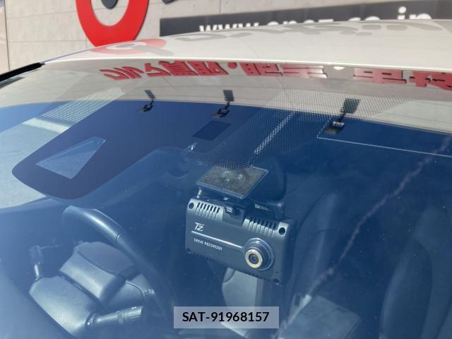 Toyota PRIUS 2017-08 7562655-13