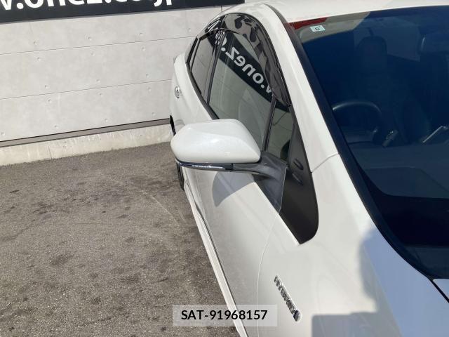 Toyota PRIUS 2017-08 7562655-14