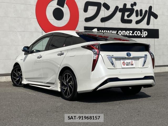 Toyota PRIUS 2017-08 7562655-15