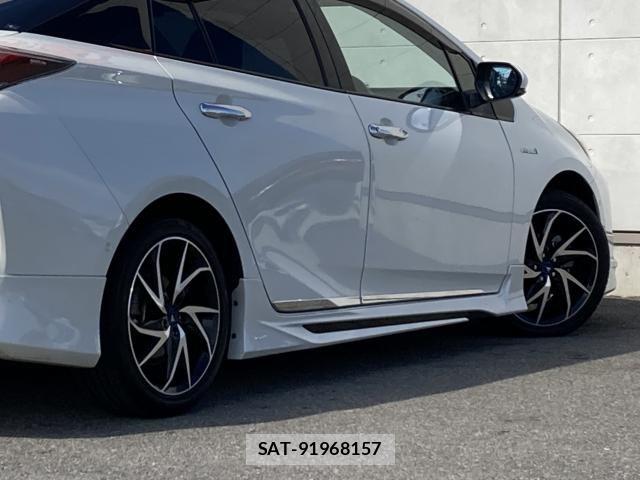 Toyota PRIUS 2017-08 7562655-17