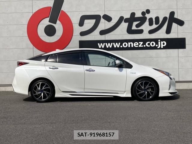 Toyota PRIUS 2017-08 7562655-20