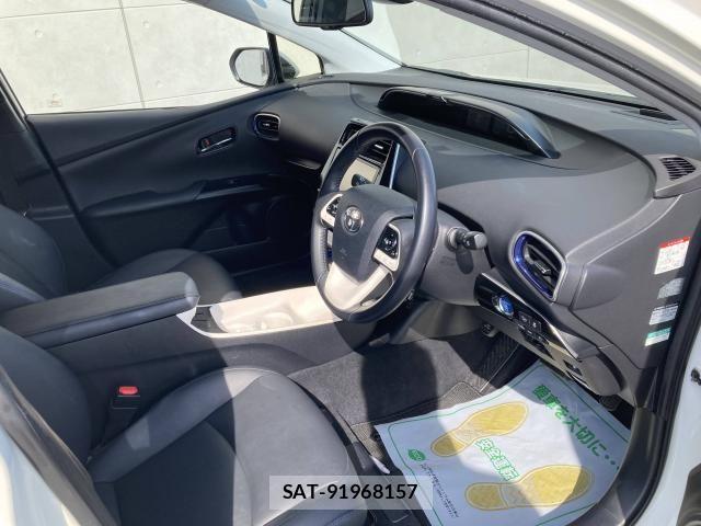 Toyota PRIUS 2017-08 7562655-21