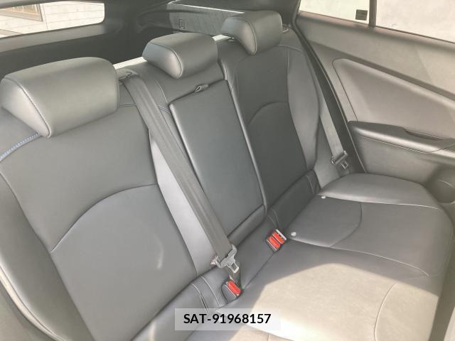 Toyota PRIUS 2017-08 7562655-23