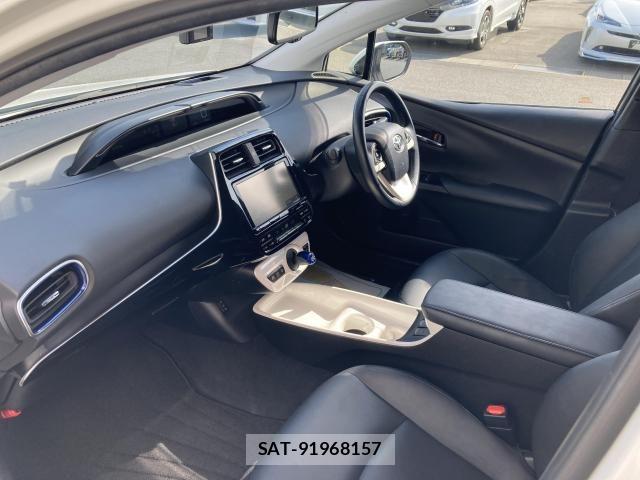 Toyota PRIUS 2017-08 7562655-24