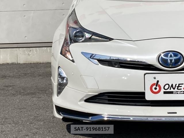 Toyota PRIUS 2017-08 7562655-6