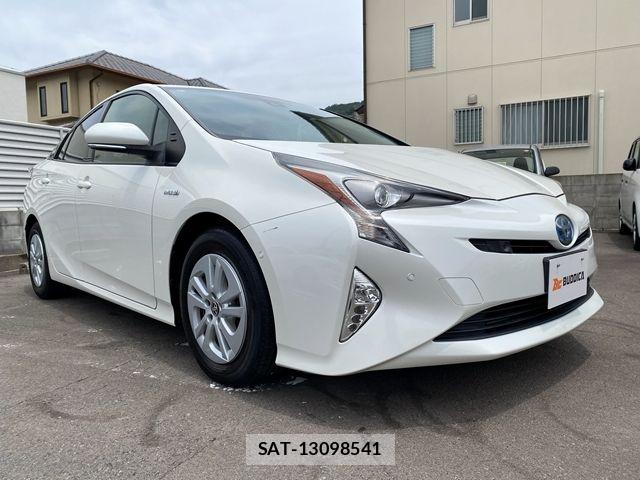 Toyota PRIUS 2016-09 7562663-1