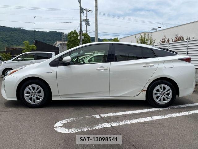 Toyota PRIUS 2016-09 7562663-4