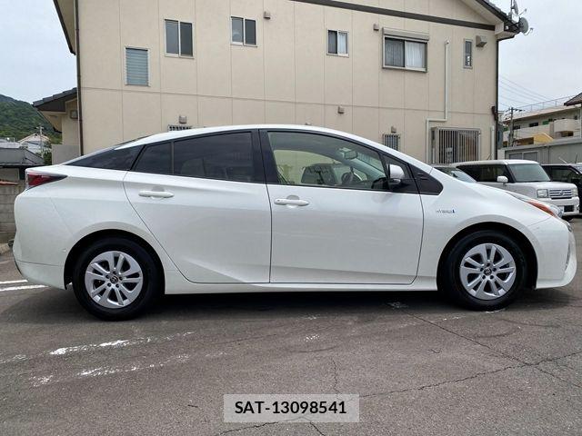 Toyota PRIUS 2016-09 7562663-5
