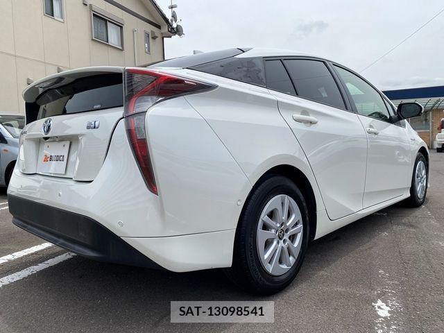 Toyota PRIUS 2016-09 7562663-6