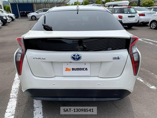 Toyota PRIUS 2016-09 7562663-7