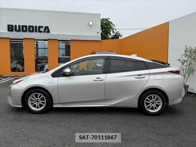 Toyota PRIUS 2017-05 7619279-10