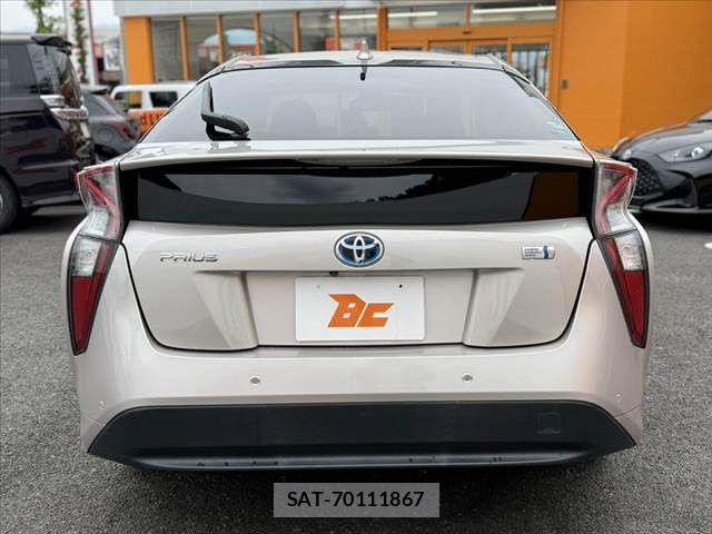 Toyota PRIUS 2017-05 7619279-13